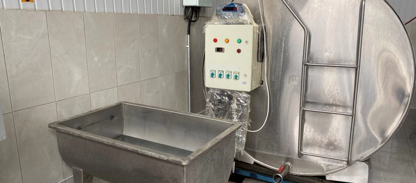 Τουρκία: Εργαζόμενος σε εταιρεία γαλακτοκομικών έκανε μπάνιο με γάλα εν ώρα εργασίας (βίντεο)